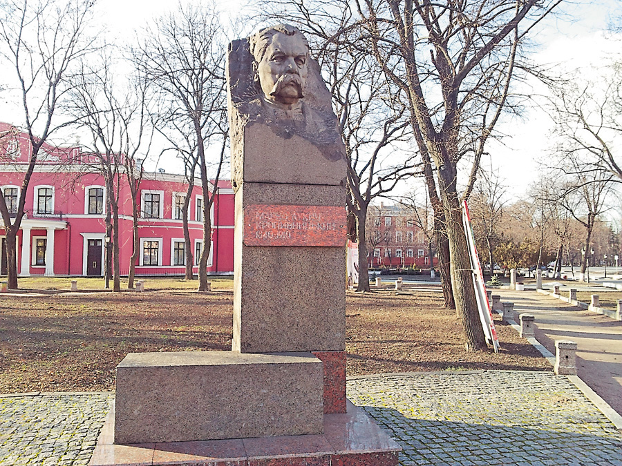 Не знаєте, як назватись? Спитайте поради в Марка Кропивницького. Фото надане автором